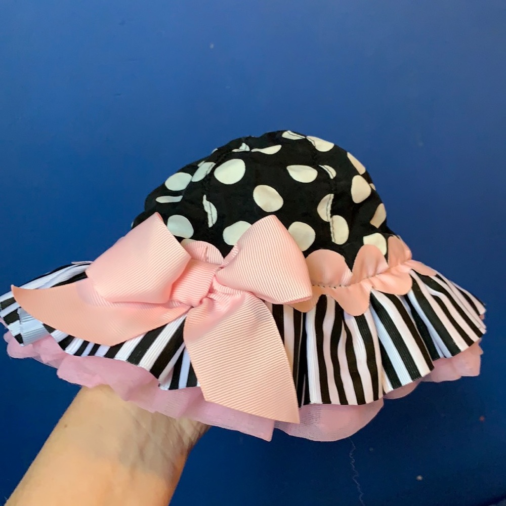 Adorable Mud Pie Hat. Match’s many outfits 0-12m